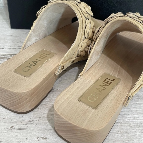Chanel Camellia Flower Clog Beige Suede Calfskin Wooden Mules 2022 Size 39 EUC - Picture 7 of 16